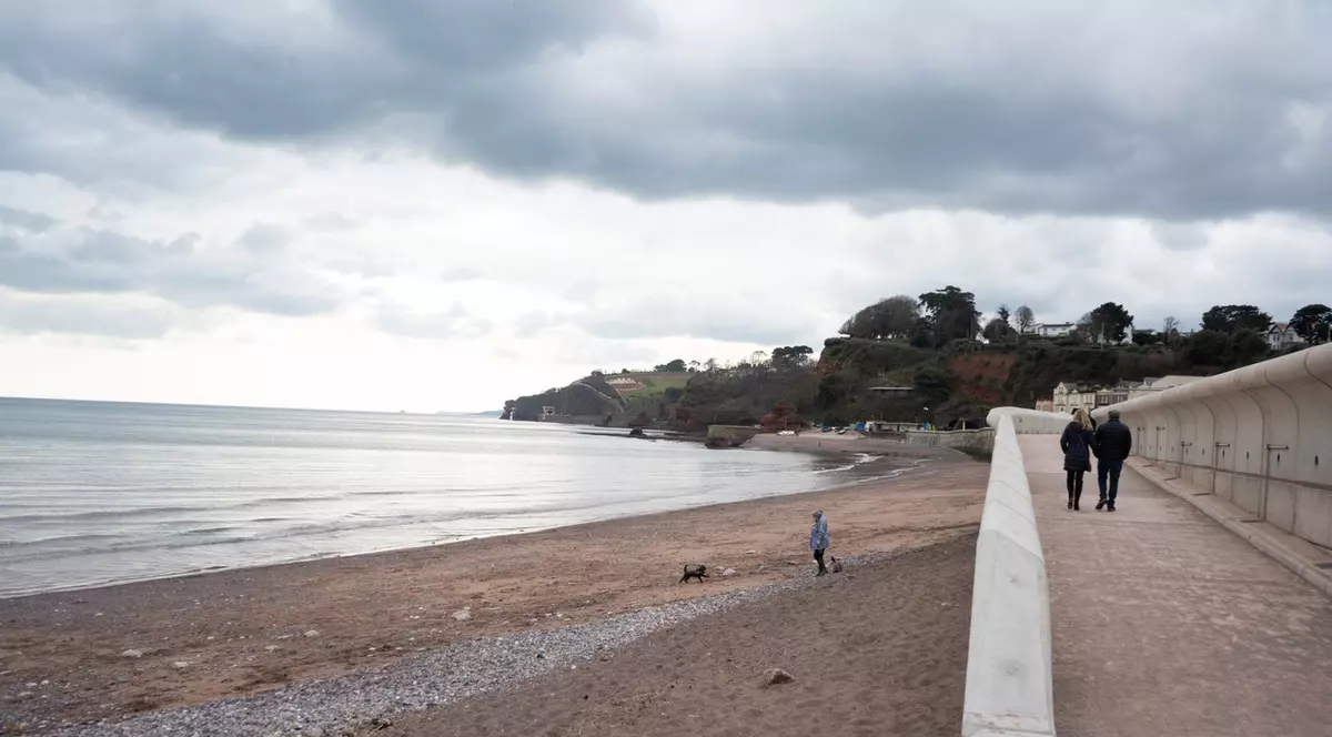 O adolescentă ucraineană din Marea Britanie a murit în condiții misterioase pe o plajă. Poliția consideră decesul „inexplicabil”