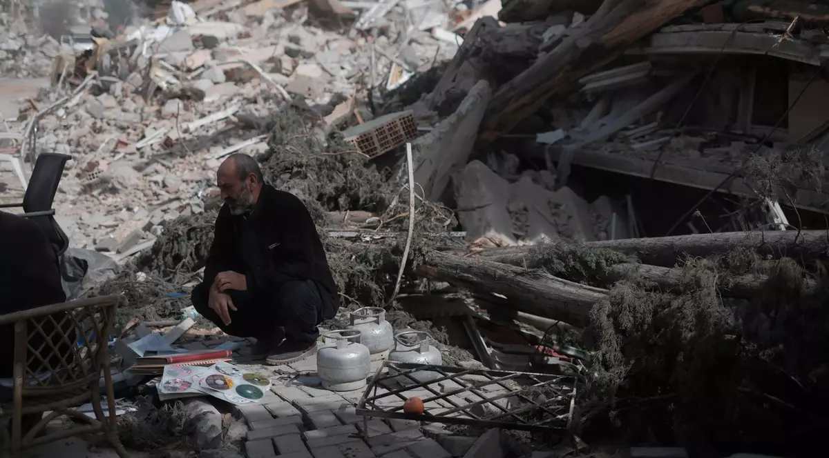 Coșmarul trăit de cei care încă își caută rudele, după cutremurul din Turcia. „Mi-au arătat 150 de poze cu morți, dar nu era printre ei. Apoi am cedat psihic”