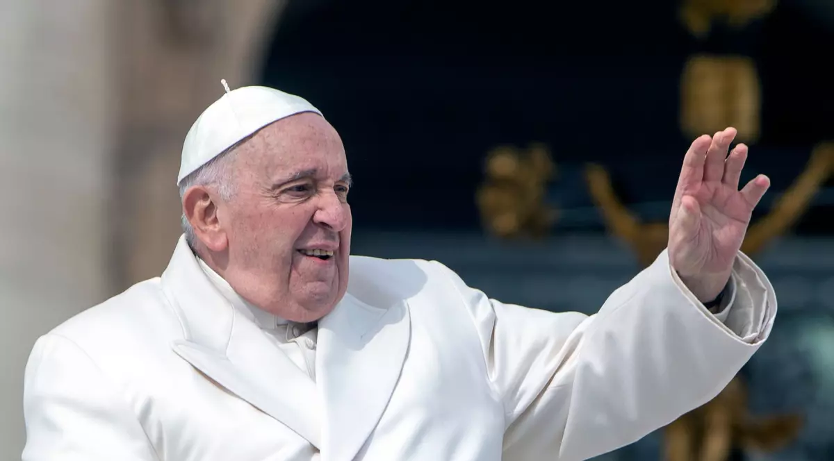 Papa Francisc va fi externat sâmbătă, la trei zile după ce a fost internat cu bronşită, anunță un cardinal