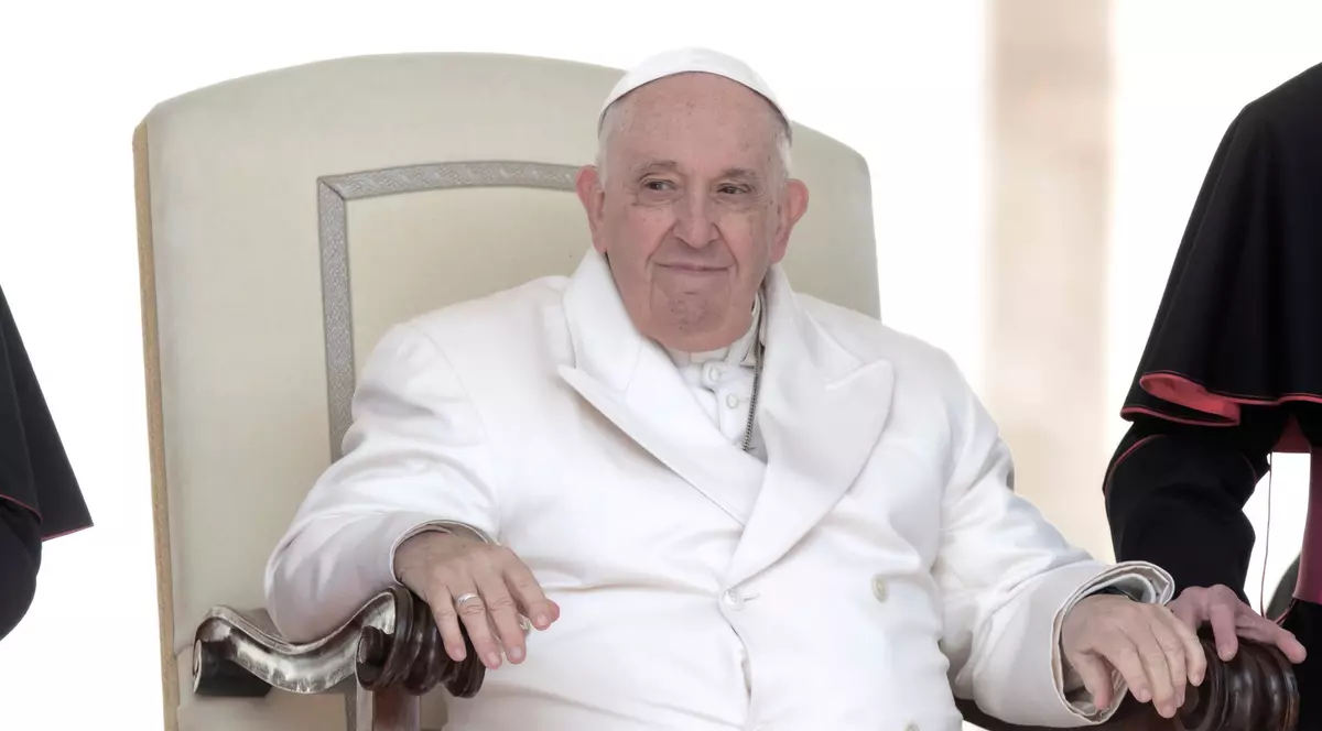 Detalii despre starea Papei Francisc, spitalizat la Roma, cu infecţie respiratorie. Vatican: A petrecut „o noapte liniștită”