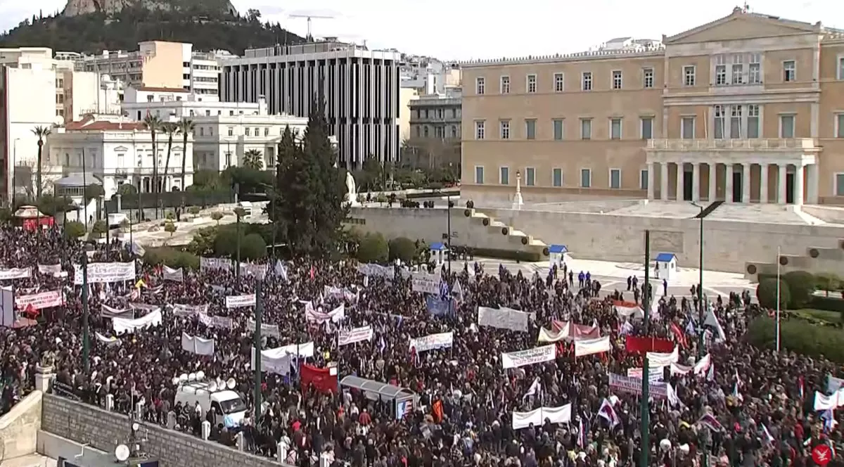 O nouă zi de proteste în fața Guvernului de la Atena, după catastrofa feroviară de acum două săptămâni