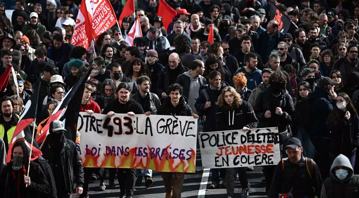 MAE, atenționare de călătorie pentru Franța. Marți, transportul public și zborurile vor fi paralizate de greva generală