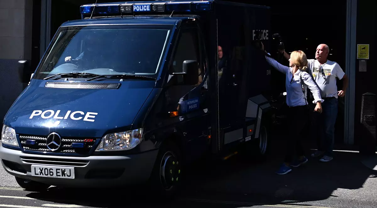 Un român arestat e acuzat că a participat la castrarea unor bărbați, filmările cu intervențiile extreme fiind vândute apoi pe site-ul „eunucmaker”