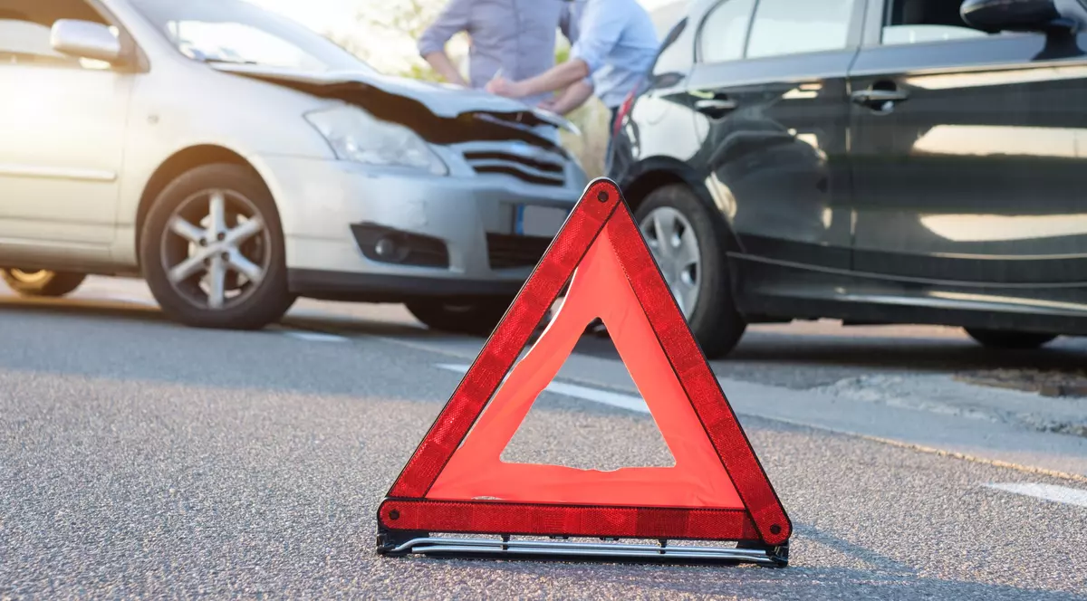 INVESTIGAȚIE. Escrocheriile care scumpesc RCA: sute de mii de șoferi vor fi despăgubiți la RCA după patru ani! De ce nu funcționează reasigurările în România?