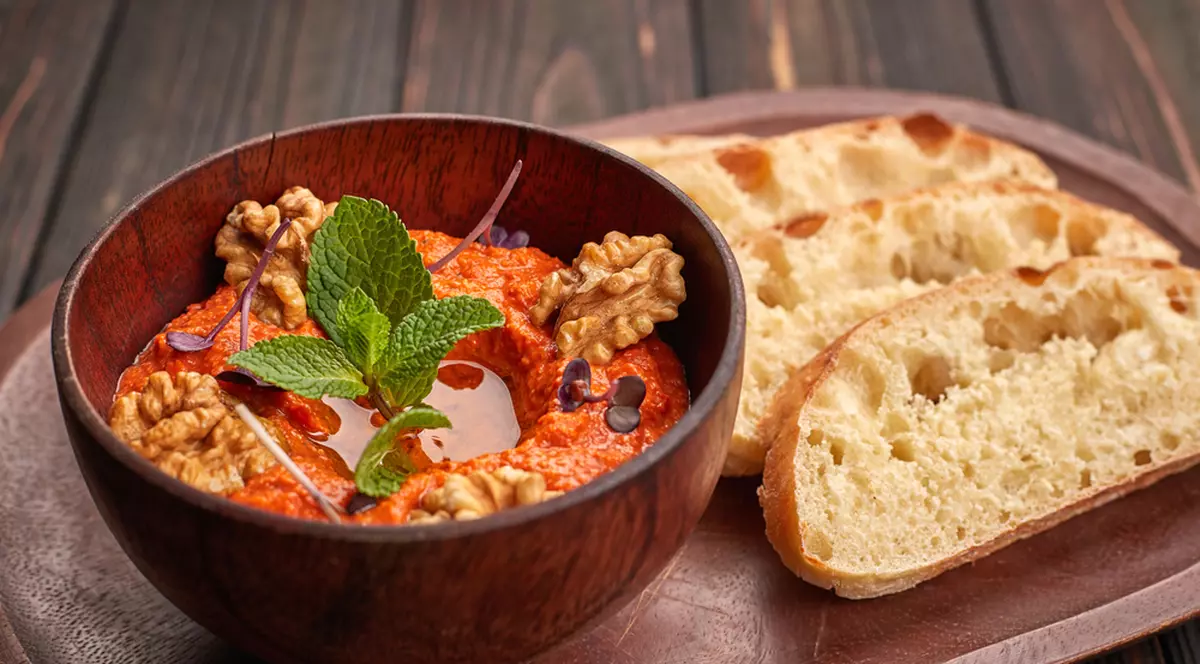 Ce este sosul Muhammara și cum se prepară