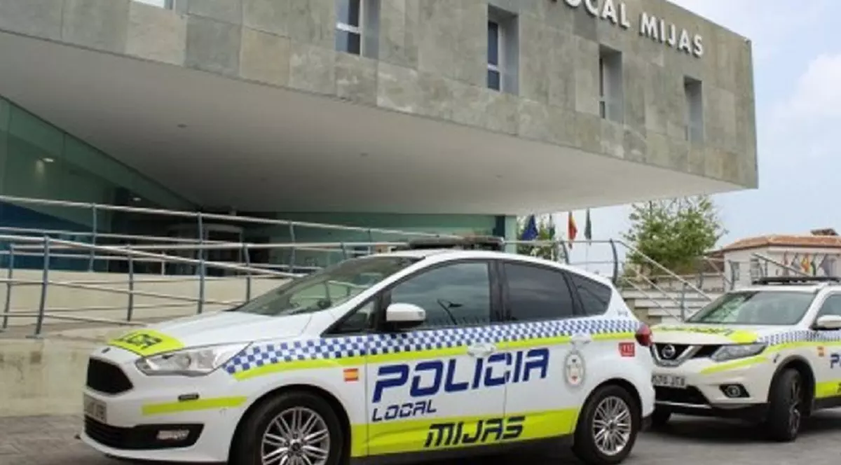 O româncă în vârstă și-a uitat geanta cu 8.800 de euro pe raftul unui supermarket din Spania și apoi a fost surprinsă că o caută polițiștii
