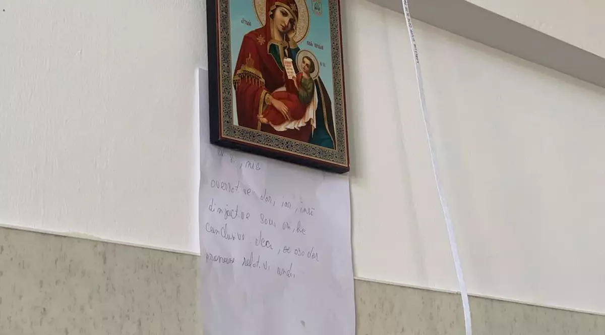 Ce căuta Dumnezeu la Bac. Copiuța de sub icoană și un mesaj pentru mult prea-cuviosul PSD: Nici concediul, nici pensia, nici sindicatul nu le-a dat El