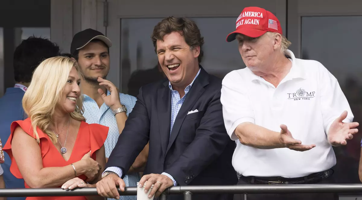 Cum l-au dat afară șefii Fox News pe Tucker Carlson. Vedeta presei conservatoare a primit vestea cu 10 minute înainte de anunțul public