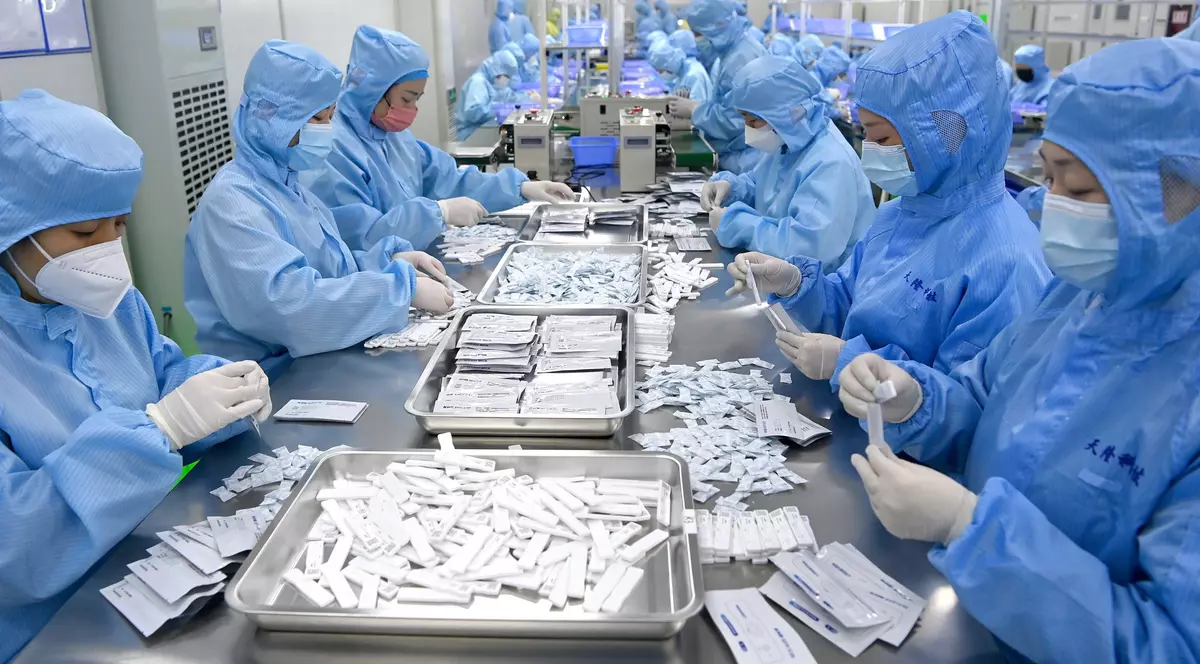 Cercetătorii din China au publicat noi date despre originea COVID. Ce arată mostrele prelevate din piața din Wuhan