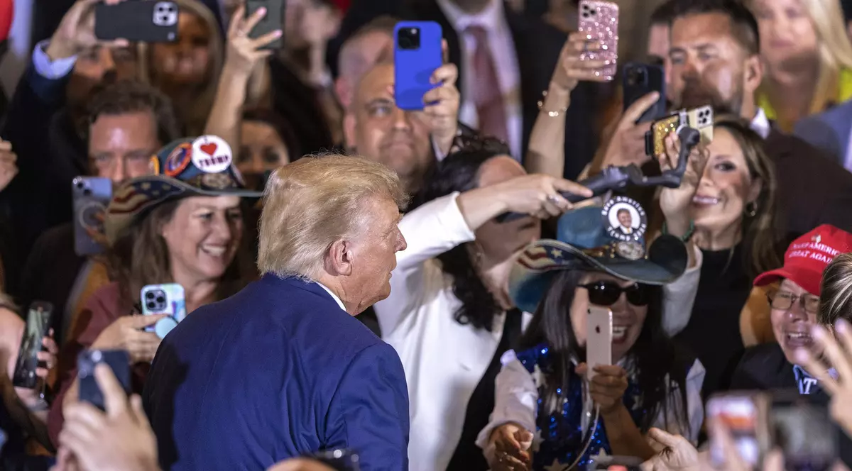 Donald Trump a ținut un discurs în fața susținătorilor săi de la Mar-a-Lago, după ce a revenit în Florida din New York