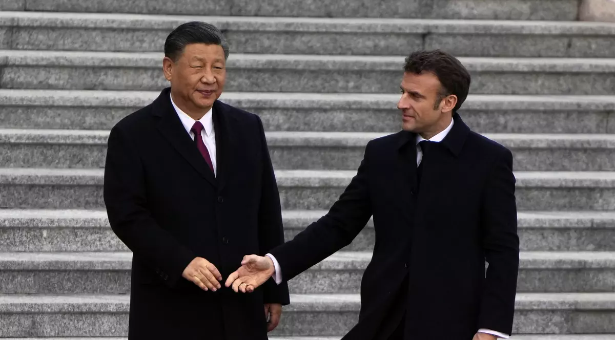 Apelul lui Macron către Xi Jinping, în timpul vizitei la Beijing: „Știu că pot conta pe tine pentru a aduce Rusia înapoi la rațiune”