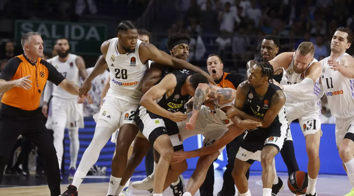 Meciul de baschet Real Madrid - Partizan Belgrad, din Euroliga de baschet, abandonat după o bătaie generală: „Ar trebui să meargă la închisoare”