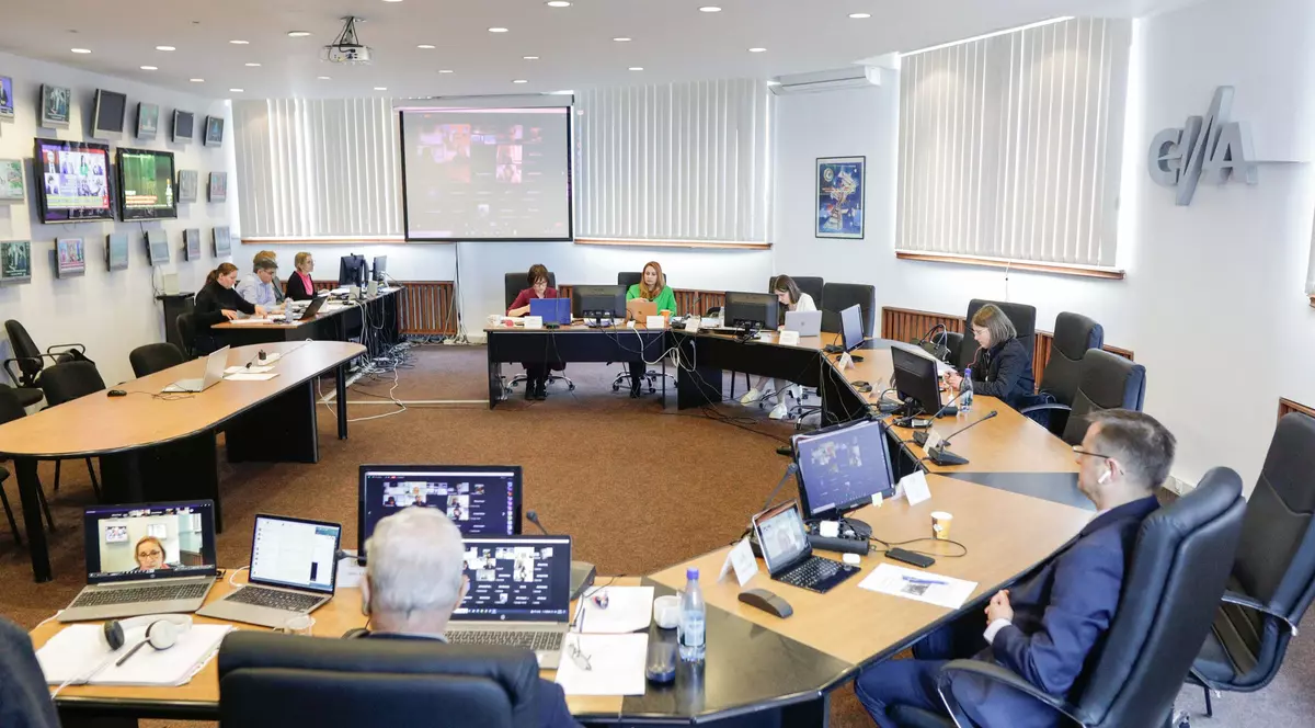 Discuția CNA legată de primele două emisiuni RTV despre moartea jurnalistei Iulia Marin s-a încheiat brusc și se reia joi. „Ce a ieșit azi nu e deloc instituțional”