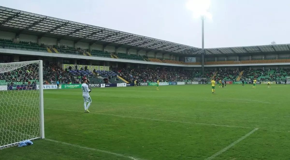 Mesaj antirăzboi afișat la meciul de fotbal dintre Zimbru Chișinău și Sheriff Tiraspol, derby-ul Superligii moldovenești