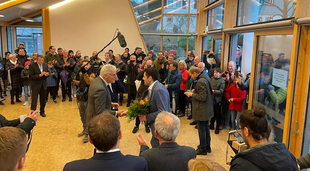 Un refugiat sirian a fost ales primarul unui oraș din Germania, la ani de zile după ce a fugit din calea războiului cu o barcă pneumatică