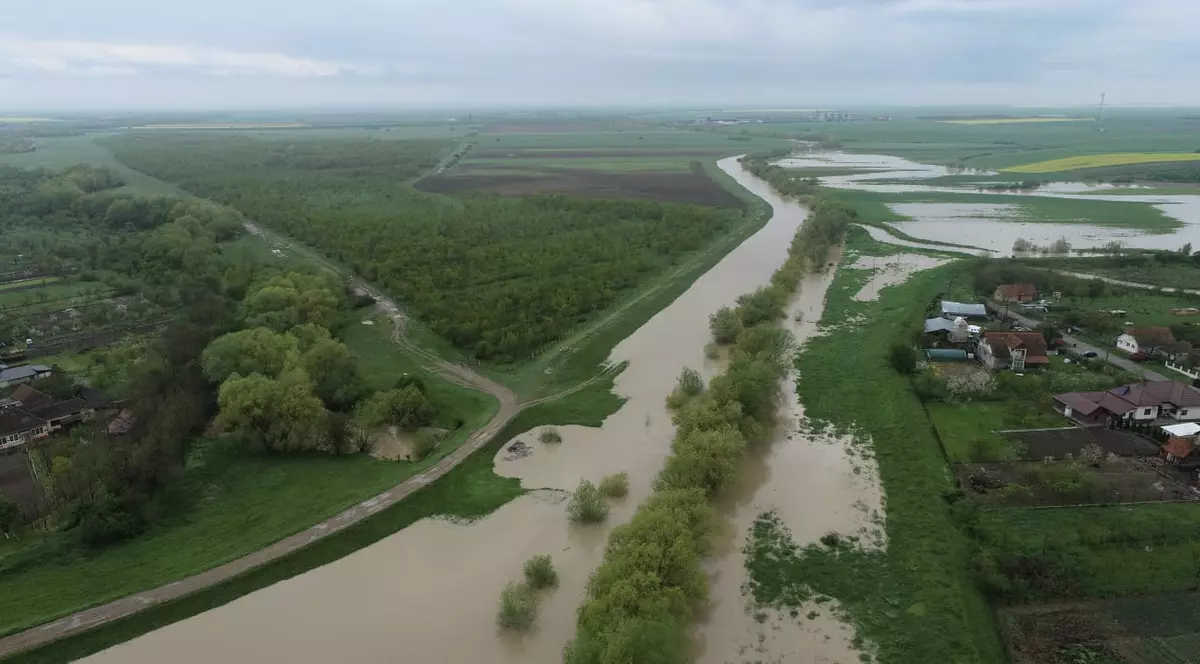Cod roşu de inundaţii pe Bârzava, în județul Timiș. A fost emis mesaj Ro-Alert
