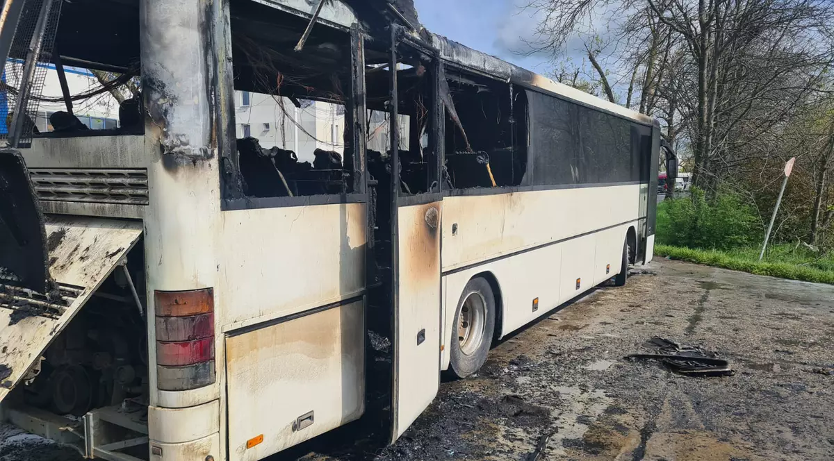 Un autocar cu 40 de oameni la bord a luat foc în mers, în Timișoara