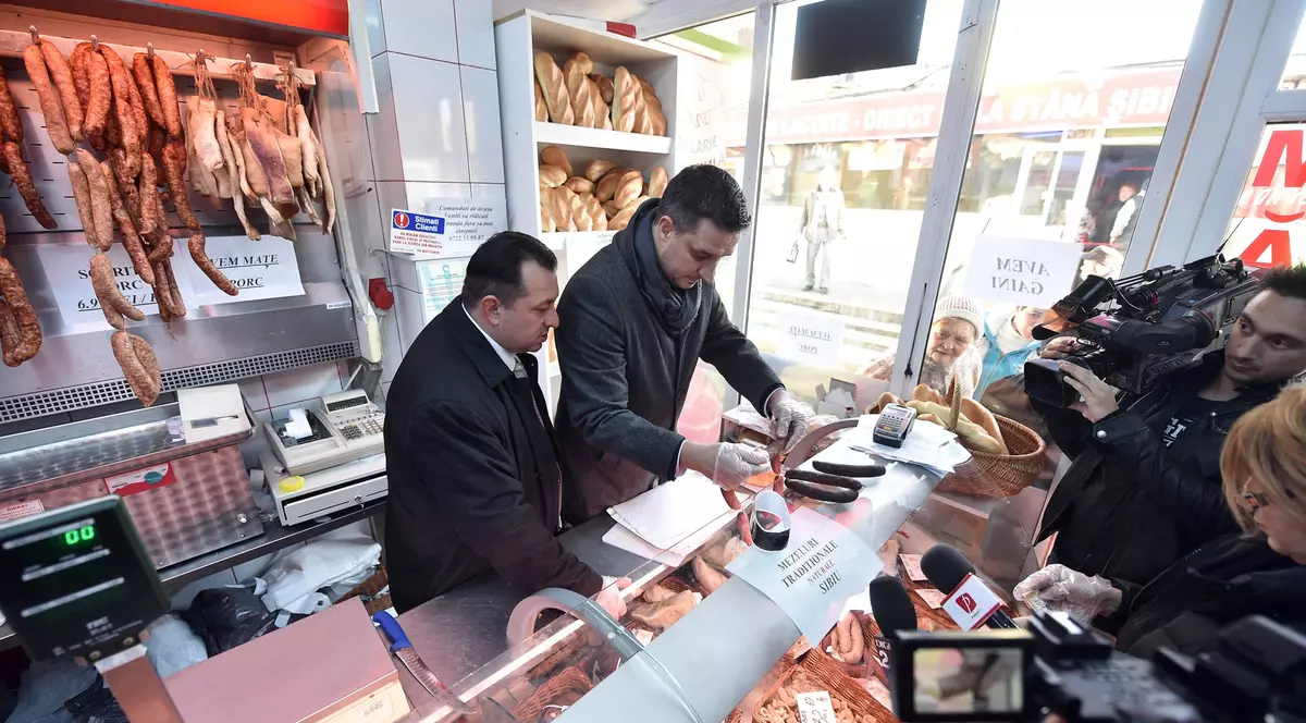 Amenzi de 240.000 de lei şi peste 350 kg de carne şi produse din carne confiscate, în Joia Mare