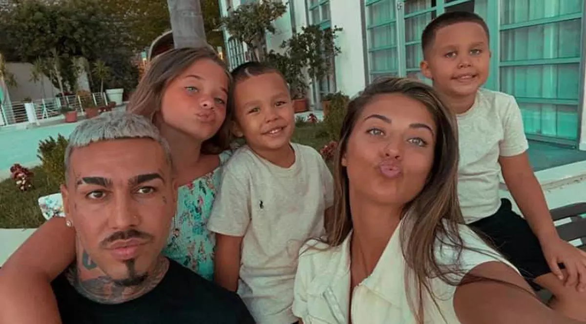 Antonia și Alex Velea alături de cei trei copii