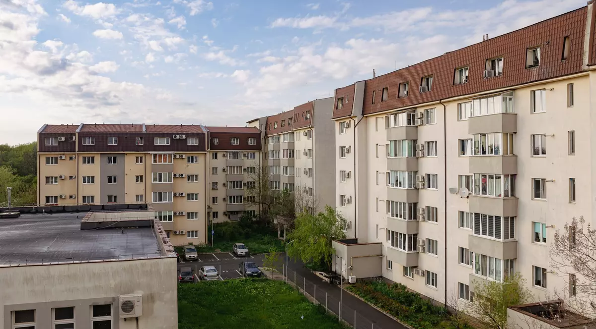 Raport. Primăria Sectorului 3 a băgat peste 133 de milioane de euro în Hala Laminor, dar a alocat doar 22 de locuințe sociale în 12 ani, la aproape 8.000 de cereri