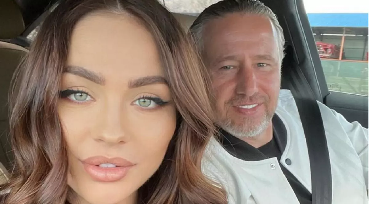 Imaginile cu Laurențiu Reghecampf, Corina Caciuc și fiul lor au stârnit reacții în mediul virtual. Cum s-au pozat cei trei