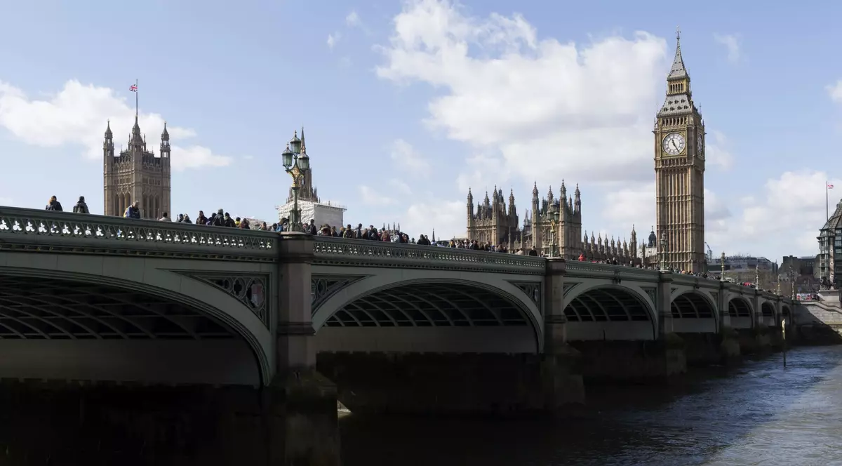 Peste 100 de gardieni nepalezi, care au protejat personalul ambasadei britanice în Afganistan, deportați în secret de Londra