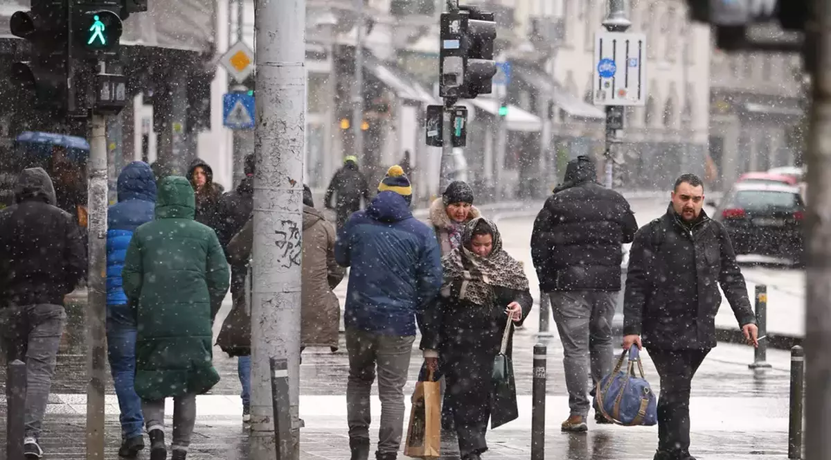 VIDEO Noi alerte de vreme rea: Aproape jumătate de țară, sub cod galben de vânt puternic și viscol. Cum va fi vremea în București