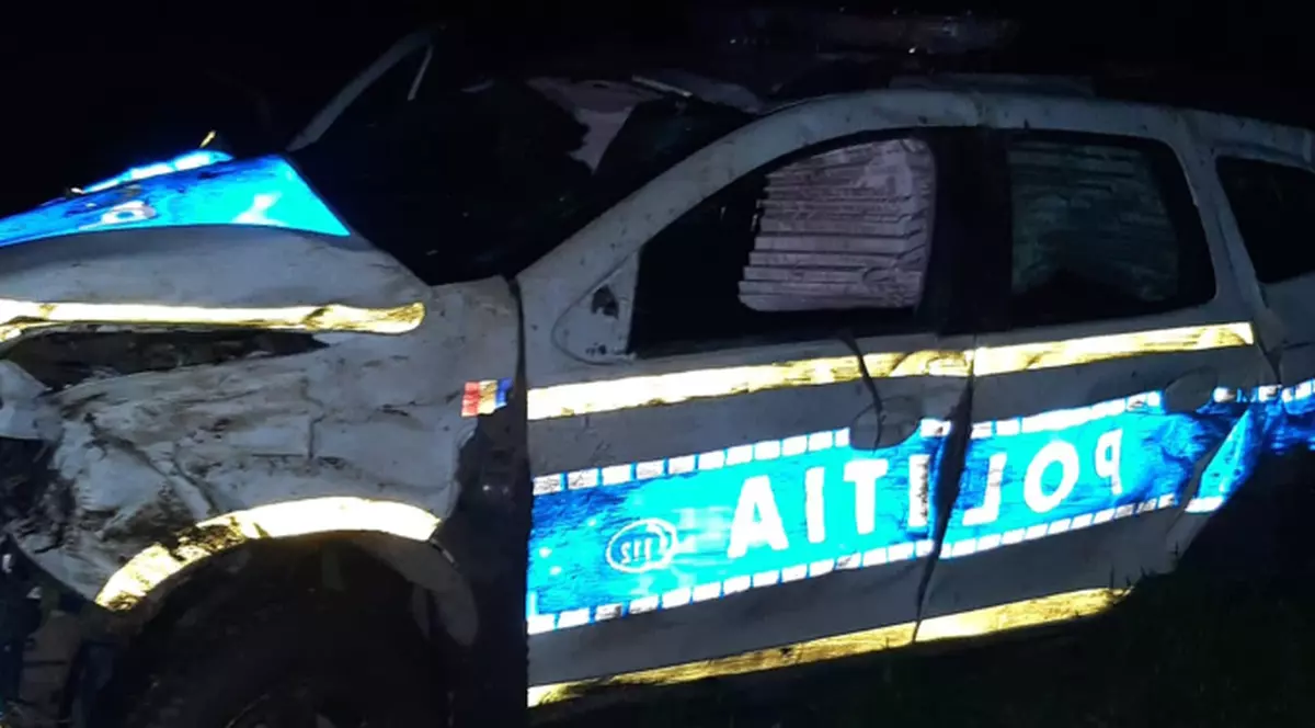 Doi polițiști din Teleorman au fost răniți, după ce s-au răsturnat cu autospeciala aflată în misiune