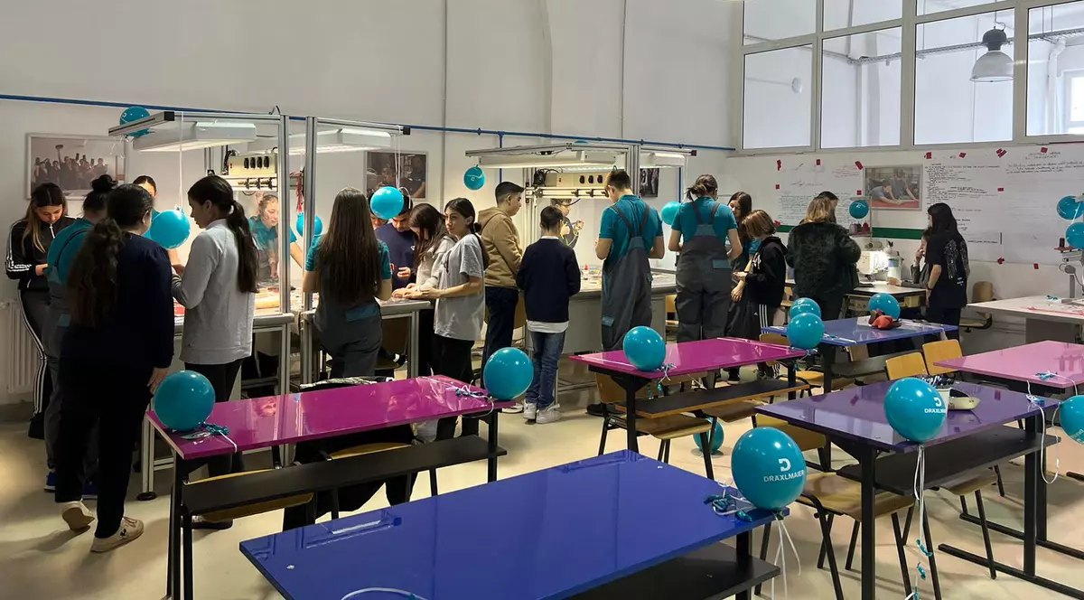 Liceul din Brașov care e condus ca o afacere și admiterea se face pe baza unui interviu, ca la angajare: „Ne uităm la atitudine, la ce transmite”