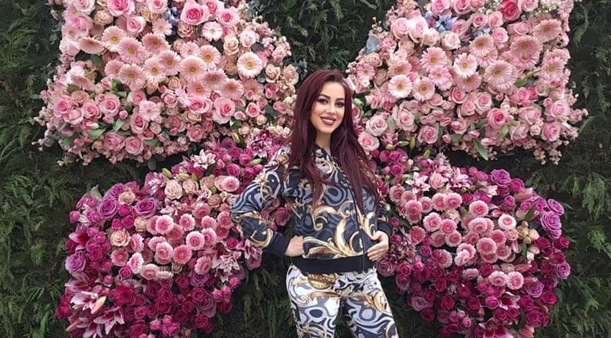 Larisa Drăgulescu activează încă pe Onlyfans, deși e însărcinată în 4 luni: „E foarte ușor să fac poze și să-mi intre banii”. Ce părere are actualul iubit