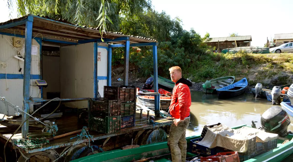 Prohibiție la pescuit, de azi. Până la ce dată este interzisă activitatea