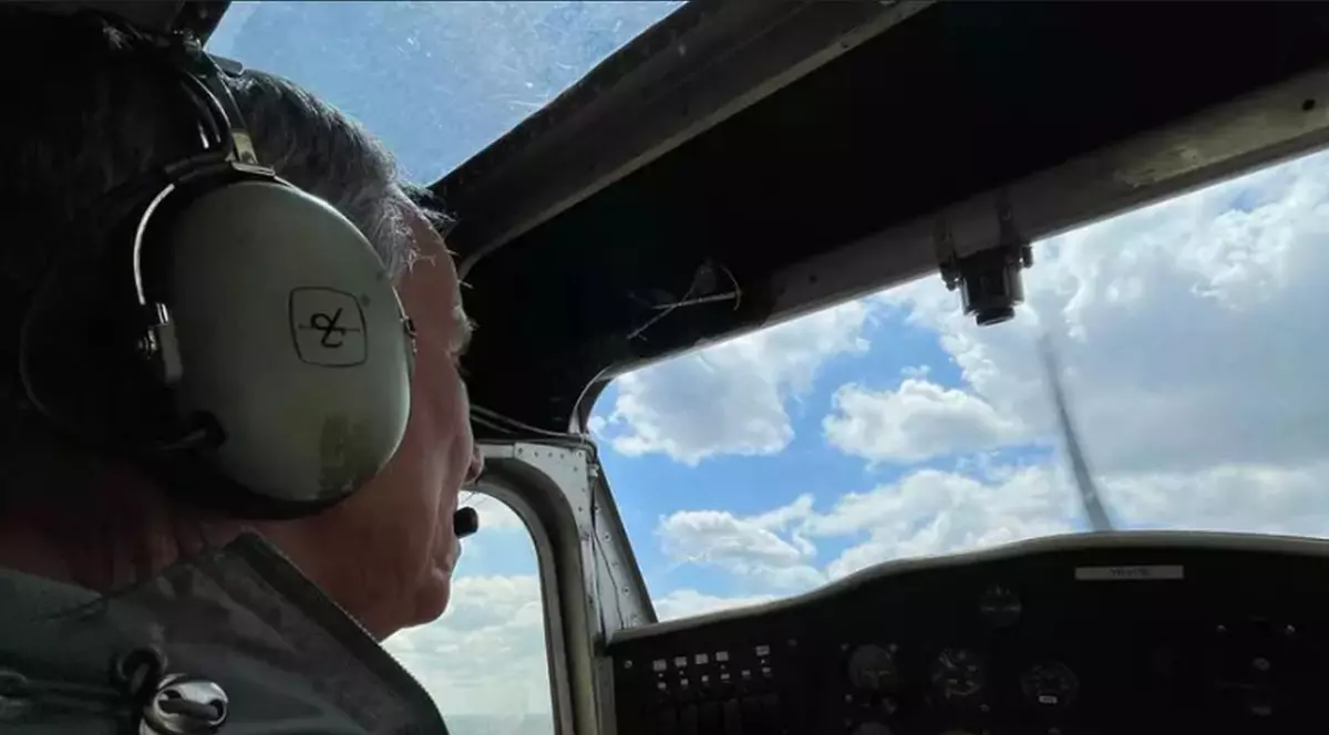 Mami, cel mai în vârstă pilot în activitate din România, a împlinit 70 de ani. De zbor