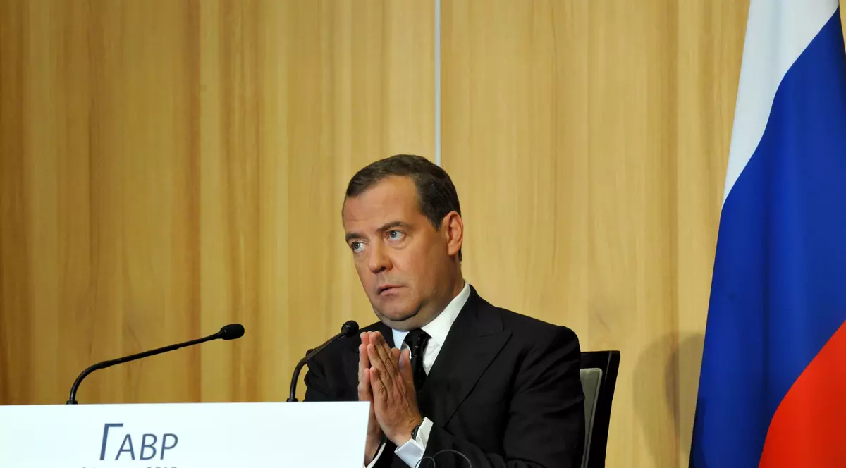 Dmitri Medvedev îl ironizează pe Joe Biden, după anunțul privind candidatura pentru al doilea mandat: „Un bunic disperat"