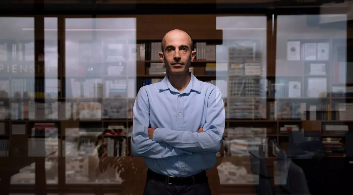Inteligența artificială va însemna sfârșitul democrației, crede istoricul Yuval Noah Harari. „Nu știu dacă oamenii îi pot supraviețui”