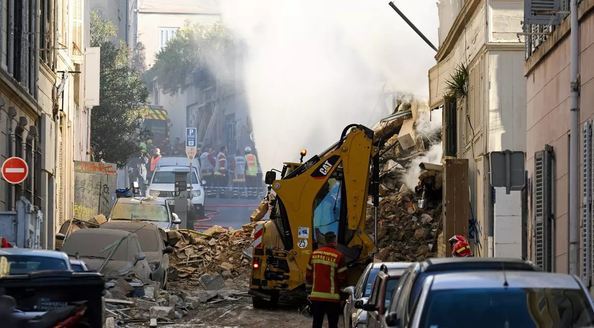 „Totul s-a zguduit”. Mărturiile oamenilor care au văzut blocul din Marsilia prăbușindu-se