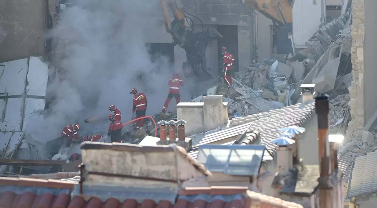 Șase persoane, găsite moarte sub dărâmăturile clădirii prăbușite în Marsilia. Alte două sunt dispărute