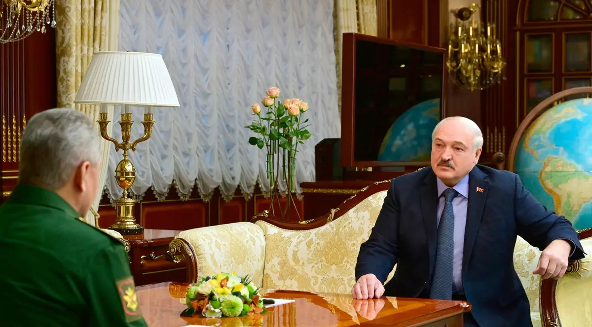 Lukașenko s-a întâlnit cu Șoigu și i-a cerut garanții că Rusia va apăra Belarusul dacă va fi atacat