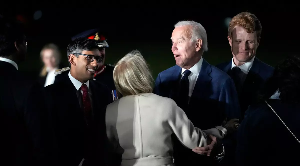 Joe Biden, vizită-fulger în Irlanda de Nord. Liderul american, întâmpinat la Belfast de Rishi Sunak