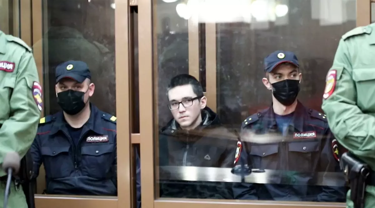 Un rus a fost condamnat la închisoare pe viață după ce a împușcat mortal nouă persoane într-un liceu din Kazan