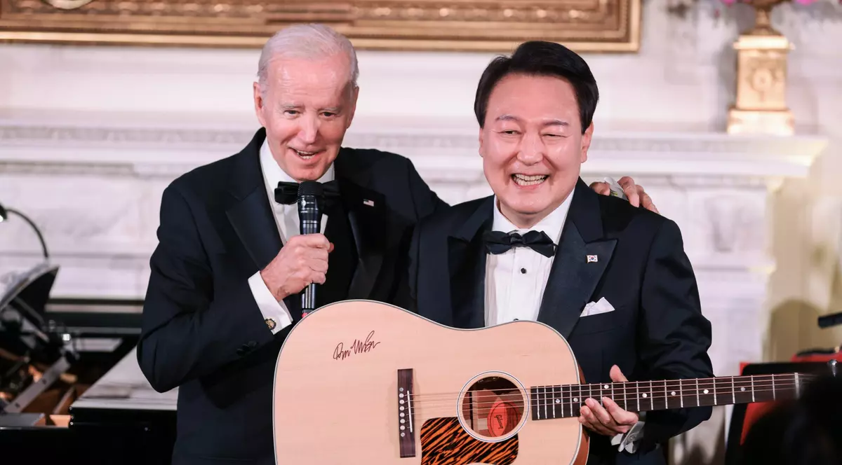 Președintele Coreei de Sud a cântat piesa „American Pie” la cina de stat cu Joe Biden. Ce cadou a primit acesta de la președintele american