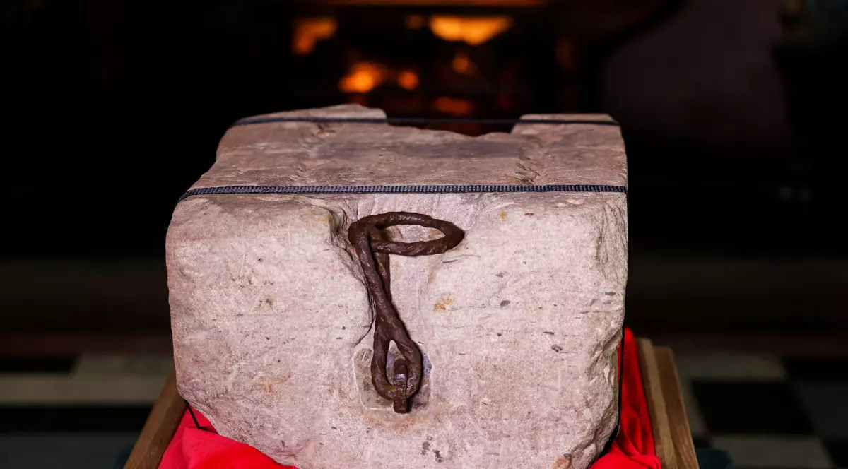 „Piatra destinului”, în drum spre Westminster Abbey, pentru încoronarea regelui Charles al III-lea