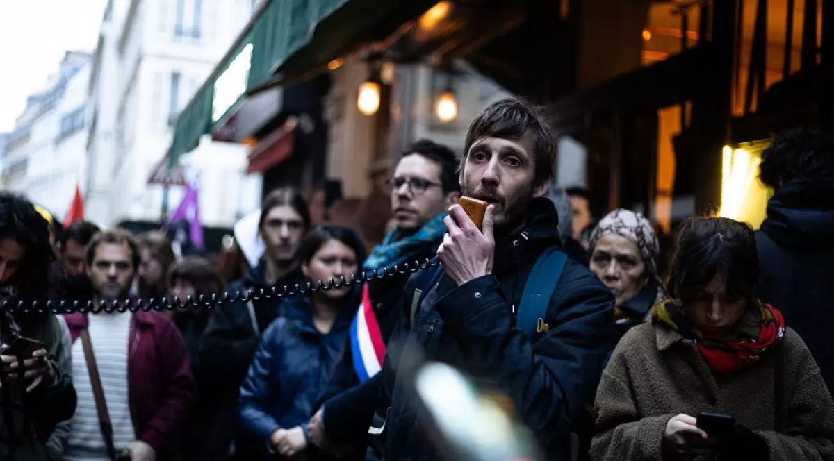 Scandal după ce un editor francez de stânga a fost arestat la Londra în baza legii antitero, în legătură cu protestele din Franța