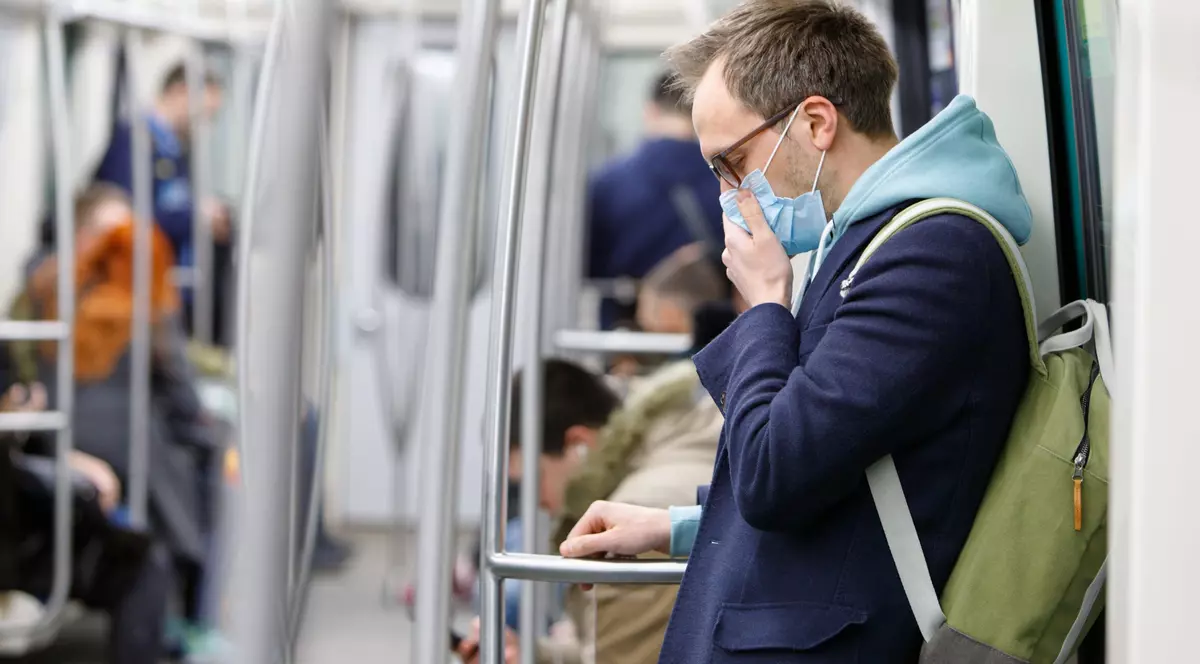 Numărul infecțiilor respiratorii crește din nou în cifre. Director „Matei Balș”: „Este și un minival de COVID, care intră deja pe un trend descendent”