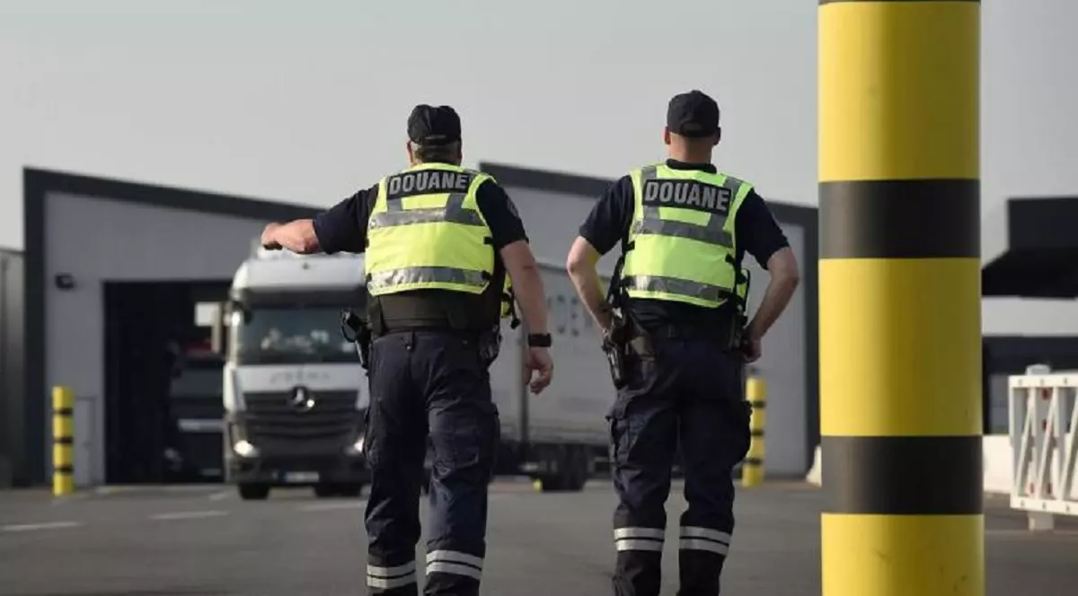 Șofer român de TIR care spunea că transportă dovleci și conopidă, amendat cu un milion de euro, în Franța: „La 55 de ani, mai crezi în Moș Crăciun?”