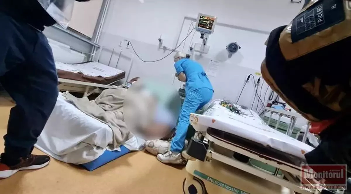 O femeie cu obezitate morbidă din Dorohoi, ținută peste 12 ore până să fie internată. „Nu o primeşte nimeni, nici Arafat” | VIDEO