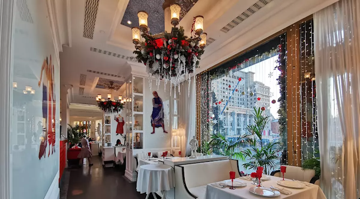 Rușii vor să impună o taxă pe masa la restaurant, iar banii să fie donați armatei