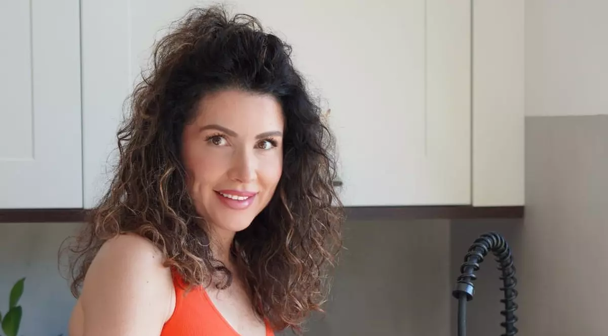 Rețeta de vară recomandată de Carmen Brumă. Este preferata ei. Ce mănâncă pentru a se menține în formă la 46 de ani