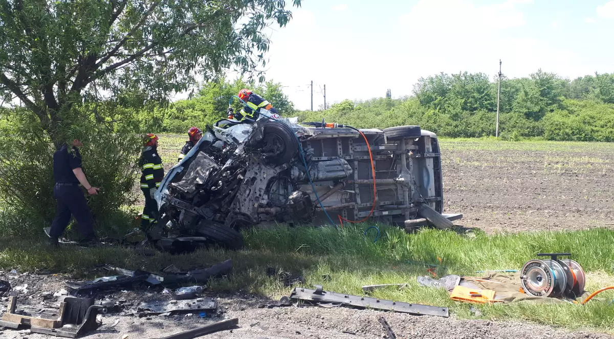 Accident cu trei morți și trei răniți, în localitatea Secuieni din Neamț. A fost activat planul roșu de intervenție