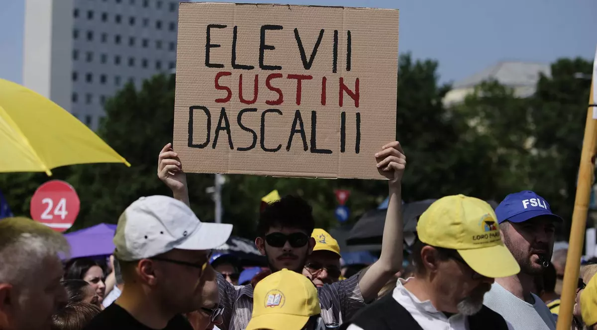 Elevi și studenți, alături de cadrele didactice la mitingul din Piața Victoriei. „Meseria aceasta nu mai e una dezirabilă. Vrem să-i susținem”