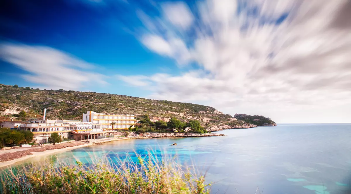 Un primar polonez a murit după ce a căzut de la balconul unui hotel din Sardinia, Italia